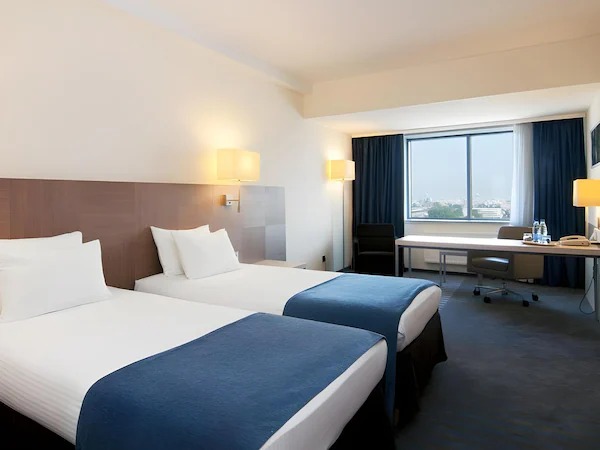 هتل هالیدی این موسکووسکی ووروتا